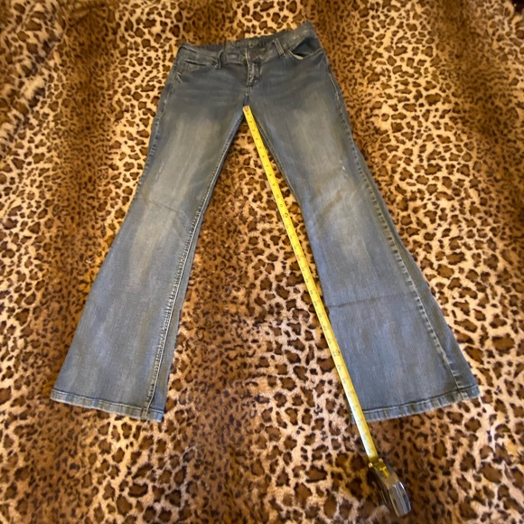 Delia’s Bailey Jeans size 9/10S Distressed medium fade rinse jeans. EUC - Picture 5 of 11